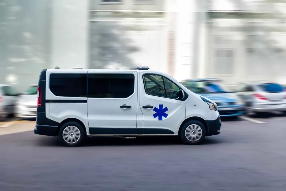 Ambulance près de Saint-Alban-Auriolles