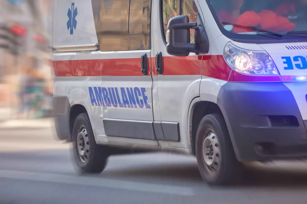 ambulance-sur-route.jpg